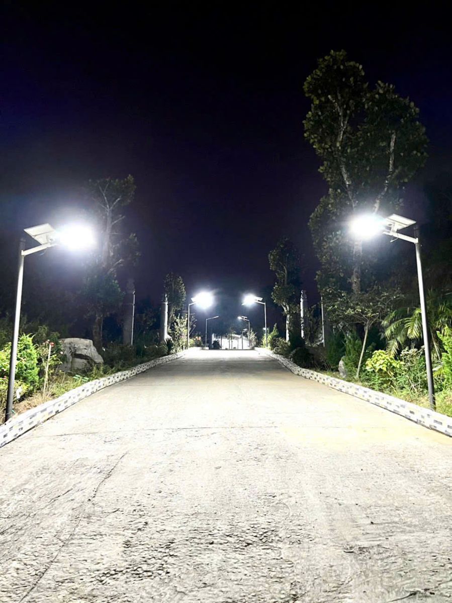 Tuyến đường nông thôn sáng đèn đường năng lượng mặt trời GB Solar